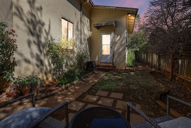 21552157 Butte St, Redding, CA 96003 - property exterior at dusk with entry steps, a fenced backyard, and stucco siding
