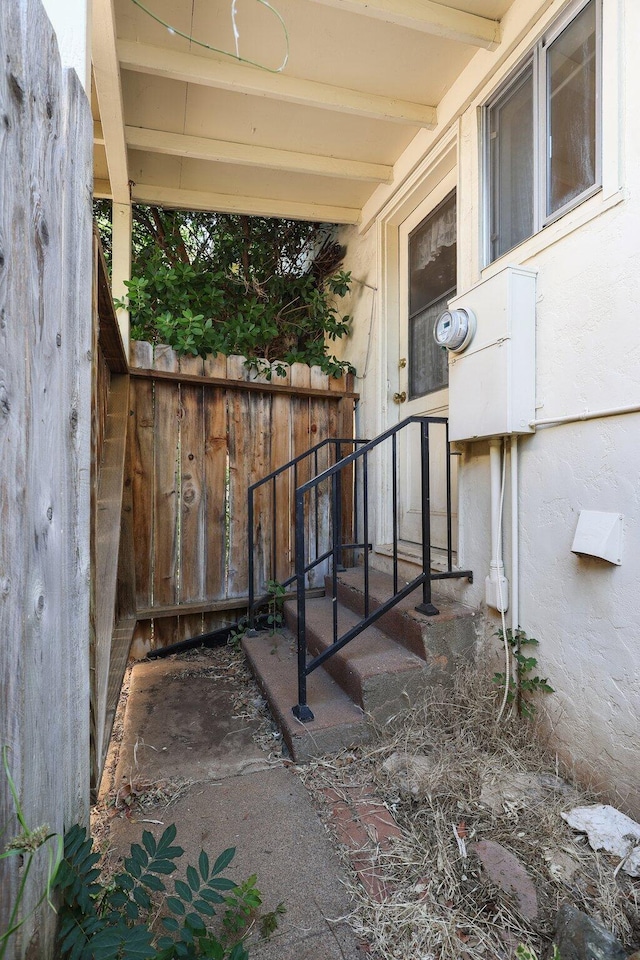 21552157 Butte St, Redding, CA 96003 - property entrance