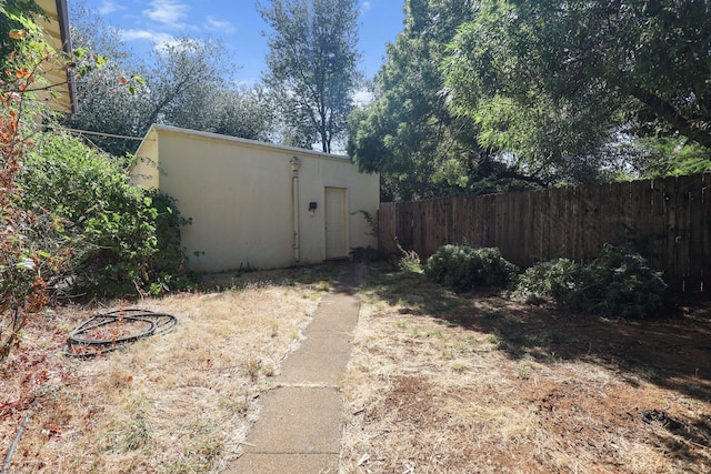 21552157 Butte St, Redding, CA 96003 - view of yard featuring an outdoor structure