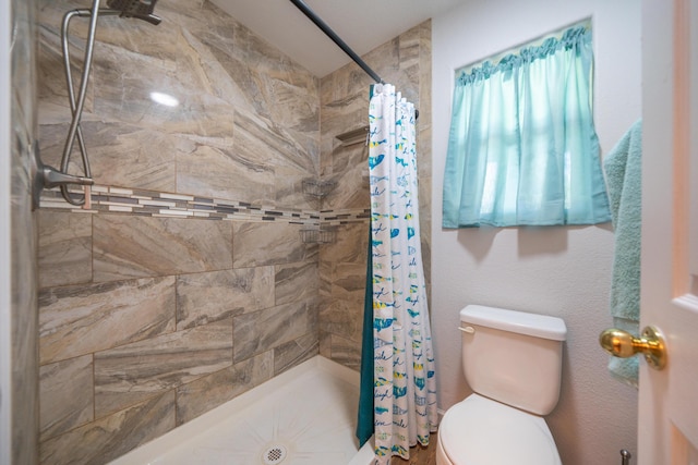 3388 Oak St, Anderson, CA 96007 - full bath featuring tiled shower