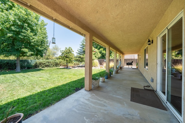 3388 Oak St, Anderson, CA 96007 - fenced backyard featuring a patio