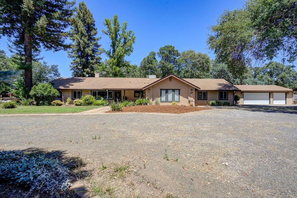 21318 Verona Dr, Anderson, CA 96007 - photo 1