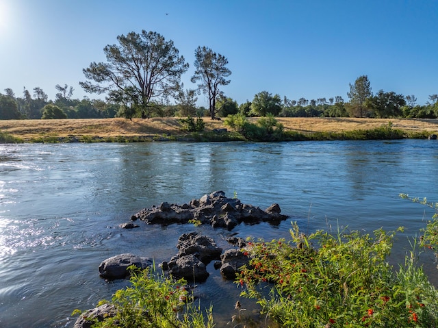 15460 China Rapids Dr, Red Bluff, CA 96080