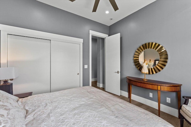 19580 Mockingbird Ln, Redding, CA 96002 - bedroom featuring wood finished floors, a closet, and ceiling fan