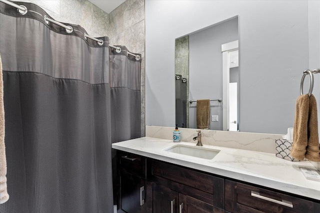 19580 Mockingbird Ln, Redding, CA 96002 - bathroom with vanity and a shower with curtain