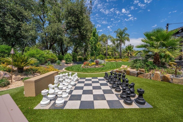 19580 Mockingbird Ln, Redding, CA 96002 - surrounding community with a yard