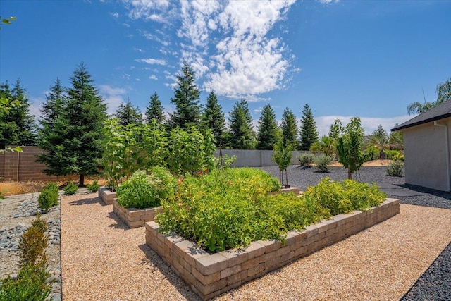 19580 Mockingbird Ln, Redding, CA 96002 - view of yard with a vegetable garden
