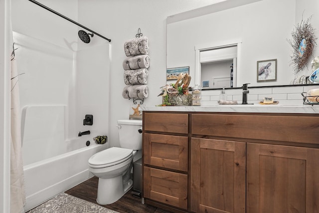 18710 Saddleback Ridge Rd, Cottonwood, CA 96022 - bathroom featuring vanity, shower / bath combination with curtain, and wood finished floors