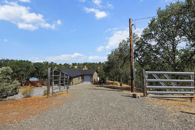 18710 Saddleback Ridge Rd, Cottonwood, CA 96022 - view of front of home featuring driveway, a garage, and a gate