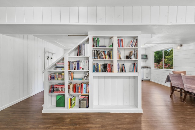 1575 Fig Ave, Redding, CA 96001 - detailed view of wooden walls and wood finished floors