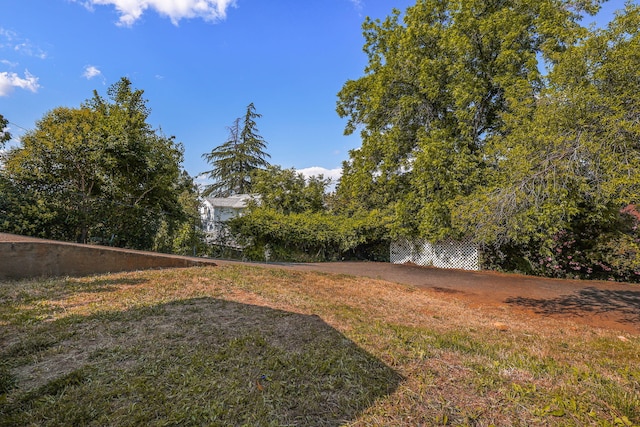 1575 Fig Ave, Redding, CA 96001 - view of yard