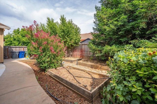691 Rivercrest Pkwy, Redding, CA 96002 - view of yard featuring a vegetable garden