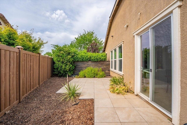 691 Rivercrest Pkwy, Redding, CA 96002 - fenced backyard featuring a patio