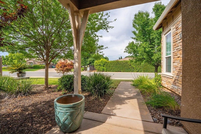 691 Rivercrest Pkwy, Redding, CA 96002 - view of yard