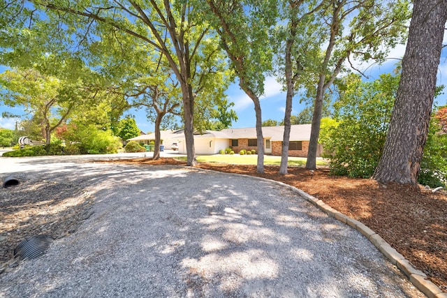 3075 Forest Hills Dr, Redding, CA 96002 - view of front of home featuring gravel driveway
