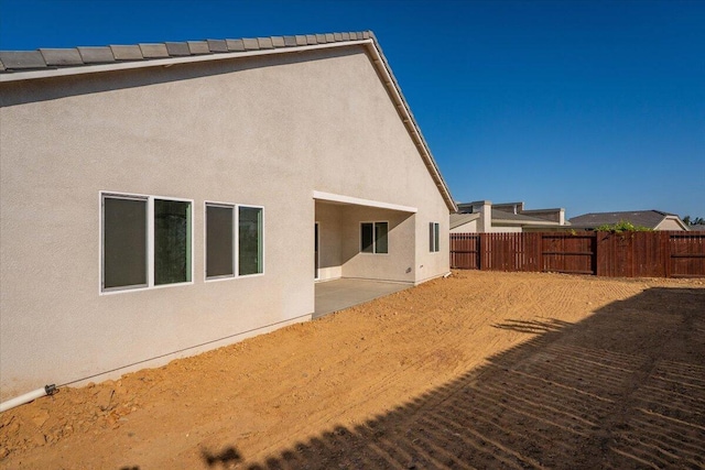 876 Wind Cove Dr, Redding, CA 96001 - back of house featuring a fenced backyard and stucco siding