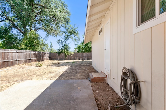 2445 Toyon St, Anderson, CA 96007 - fenced backyard with a patio area