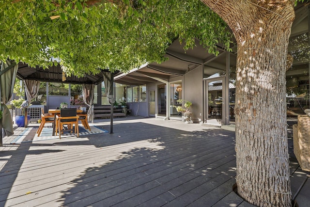 3540 Scenic Dr, Redding, CA 96001 - deck featuring outdoor dining area