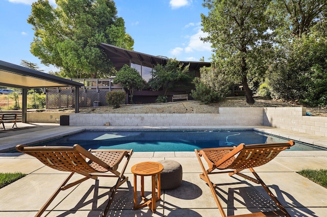 3540 Scenic Dr, Redding, CA 96001 - swimming pool with a patio and a fenced backyard