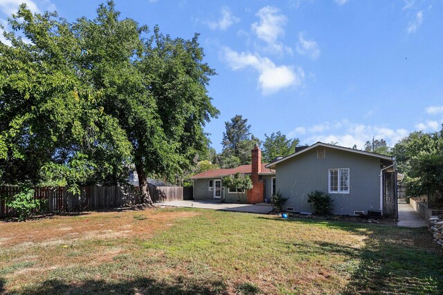 2920 Pioneer Dr, Redding, CA 96001 - fenced yard with a patio area