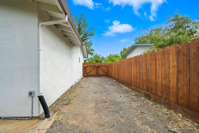 1520 Minor St, Redding, CA 96002 - view of patio / terrace with a gate