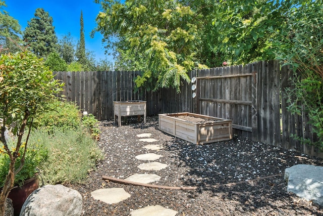 2072 Button Pl, Redding, CA 96002 - view of yard with a garden