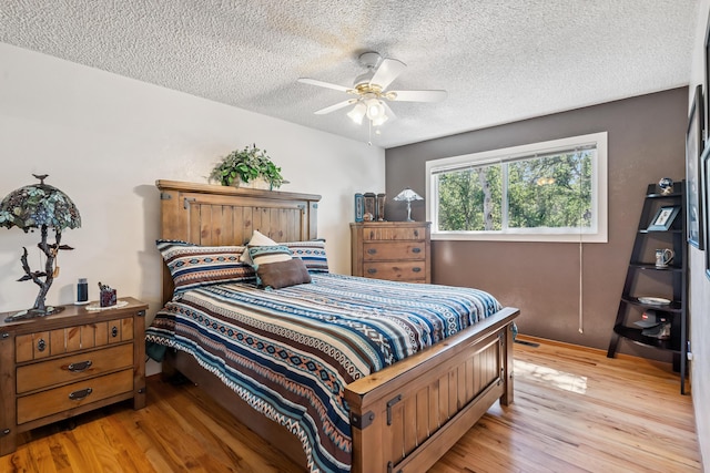 14480 Warren Ave, Red Bluff, CA 96080 - bedroom featuring light wood-style flooring, a textured ceiling, and a ceiling fan