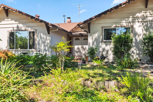 14480 Warren Ave, Red Bluff, CA 96080 - view of front of home with a chimney