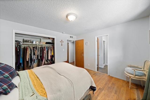 4215 Oro St, Redding, CA 96002 - bedroom featuring a closet, wood finished floors, and a textured ceiling