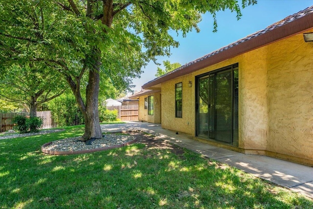 3628 Somerset Ave, Redding, CA 96002 - view of yard featuring a patio