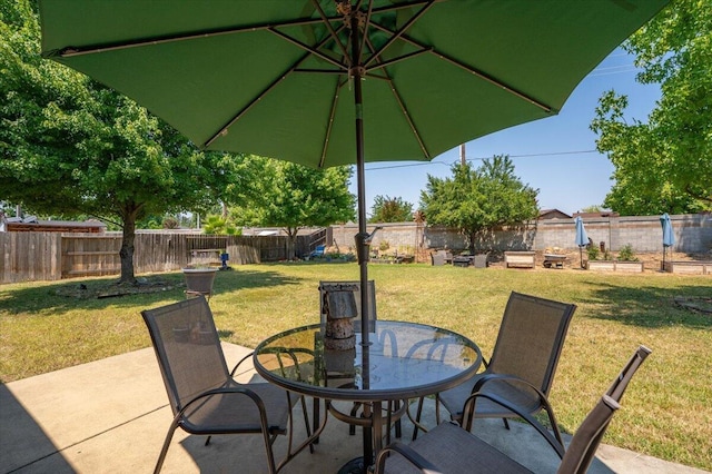 2236 Lonigan Ct, Redding, CA 96001 - fenced backyard featuring a patio area and outdoor dining space