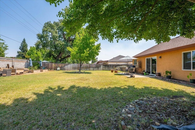2236 Lonigan Ct, Redding, CA 96001 - fenced backyard featuring a patio area