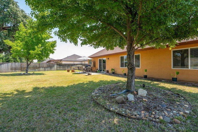 2236 Lonigan Ct, Redding, CA 96001 - fenced backyard with a patio area