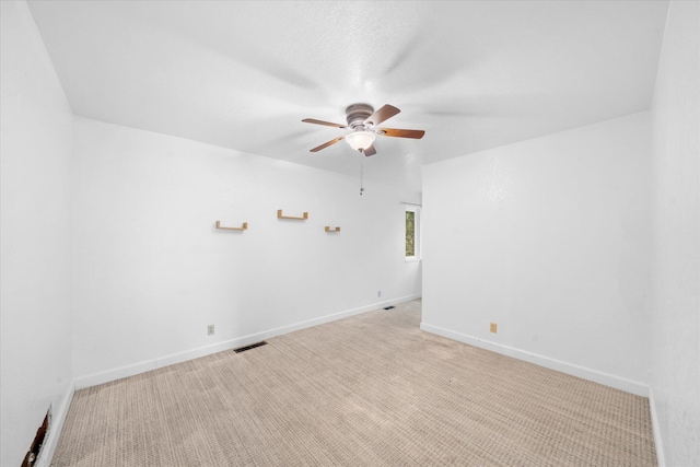 3400 Hillcrest St, Redding, CA 96001 - empty room with a ceiling fan and light carpet