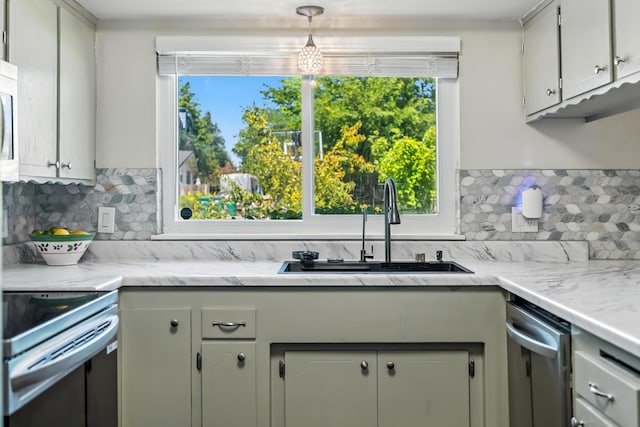 3442 Thomas Ave, Anderson, CA 96007 - kitchen featuring stainless steel appliances and backsplash