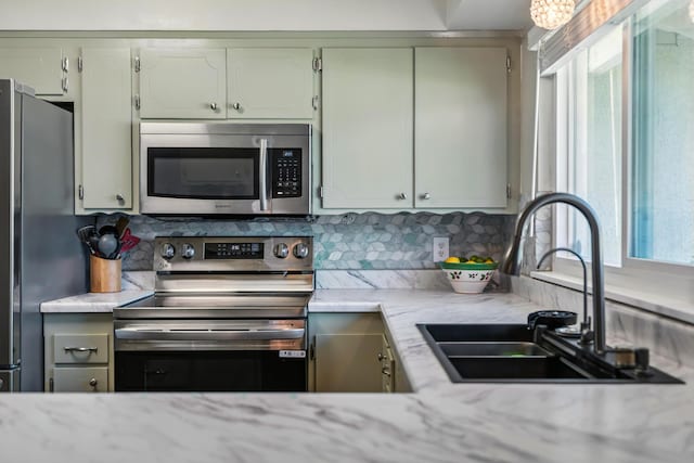 3442 Thomas Ave, Anderson, CA 96007 - kitchen featuring stainless steel appliances and backsplash