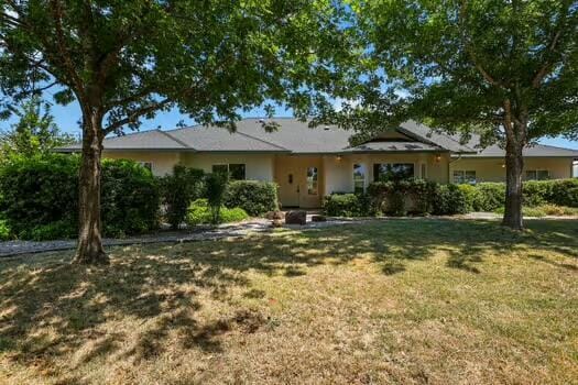 19258 Granola Way, Cottonwood, CA 96022 - ranch-style home featuring a front yard