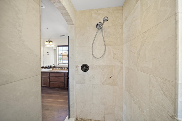 5569 Diamond Ridge Dr, Redding, CA 96003 - full bath featuring wood finished floors, vanity, and tiled shower