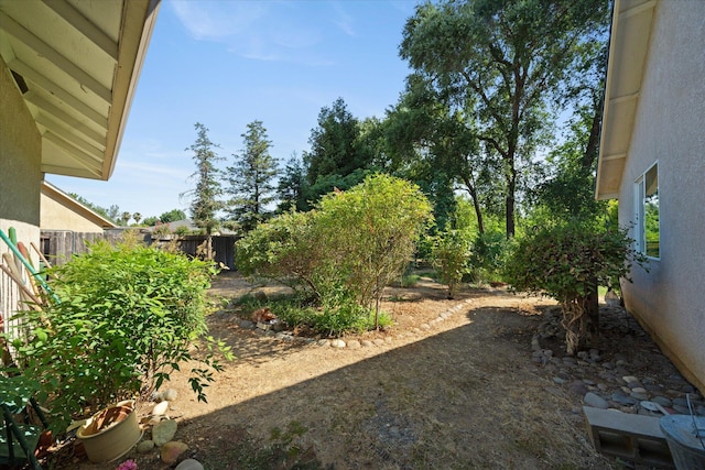 2790 Citrine Ave, Redding, CA 96001 - view of yard