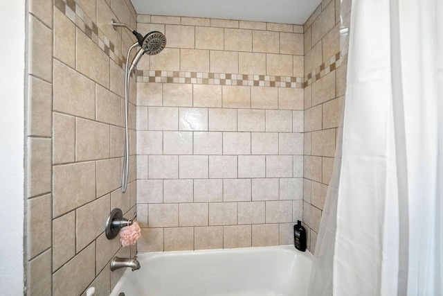 1635 Pleasant St, Redding, CA 96001 - full bath with shower / tub combo with curtain