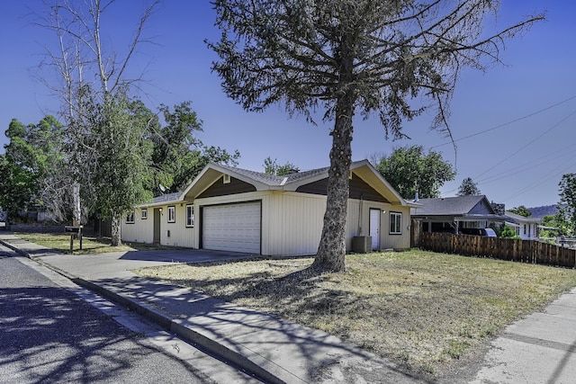 210 Sherman St, Yreka, CA 96097 - ranch-style home featuring a garage and concrete driveway