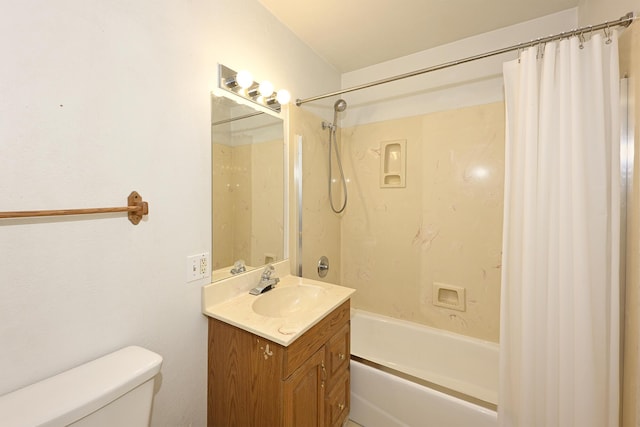 210 Sherman St, Yreka, CA 96097 - bathroom with shower / tub combo with curtain and vanity