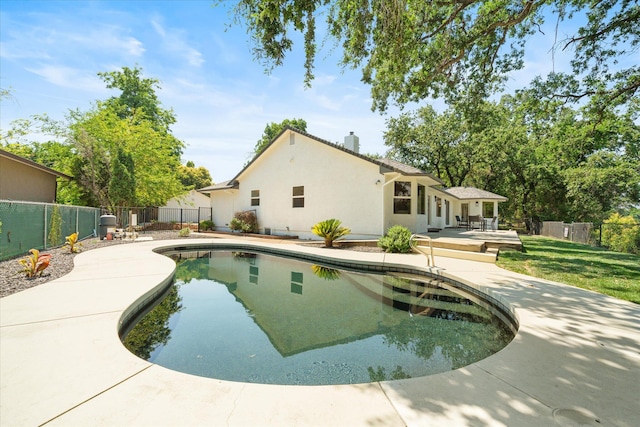 2949 Felstet Ln, Redding, CA 96001 - view of swimming pool featuring a patio area