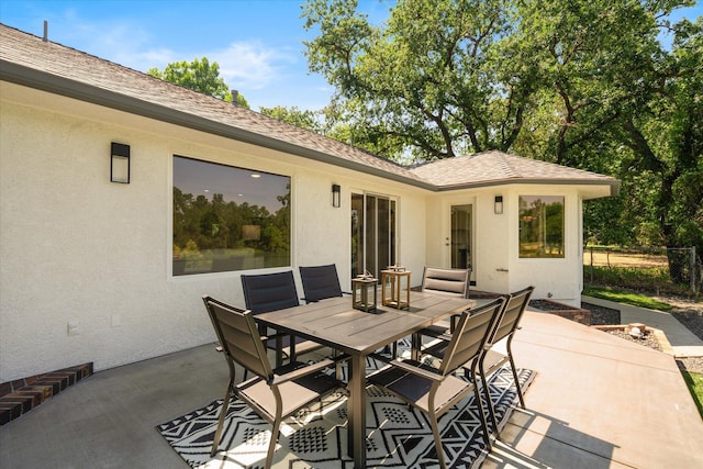 2949 Felstet Ln, Redding, CA 96001 - view of patio / terrace featuring outdoor dining space