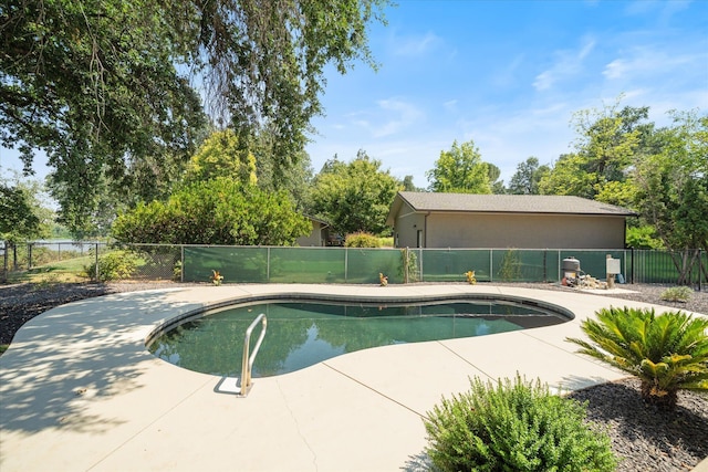 2949 Felstet Ln, Redding, CA 96001 - view of swimming pool with a patio area