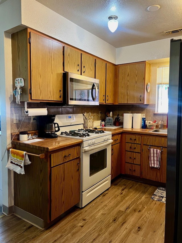 962 Redwood Blvd, Redding, CA 96003 - photo 7