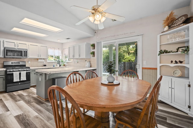 6813 Hemlock St, Redding, CA 96001 - photo 10