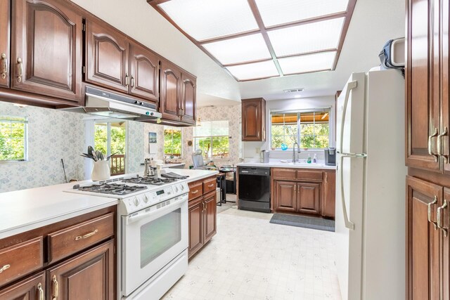 1475 Gladstone Ct, Redding, CA 96001 - photo 5