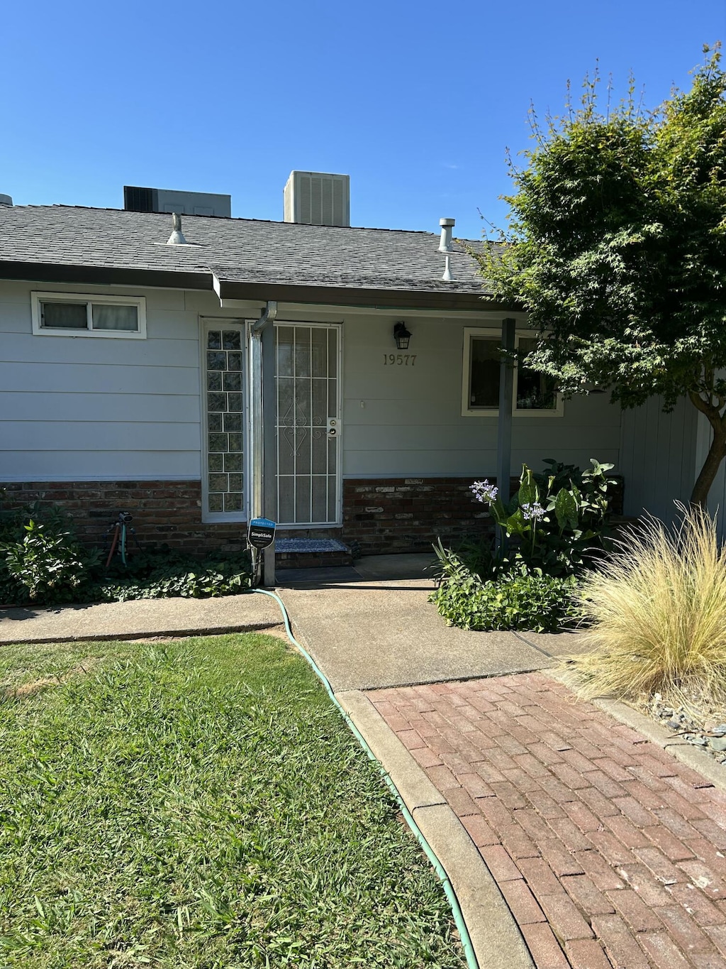 19577 Medo Vale Ln, Redding, CA 96002 - photo 1