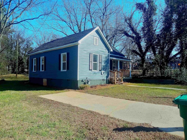 view of side of property with a lawn